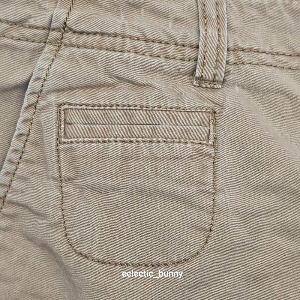 Old Navy Khaki Chino Shorts Cotton Spandex Tan Low-Rise Women Size 10 - Picture 5 of 6